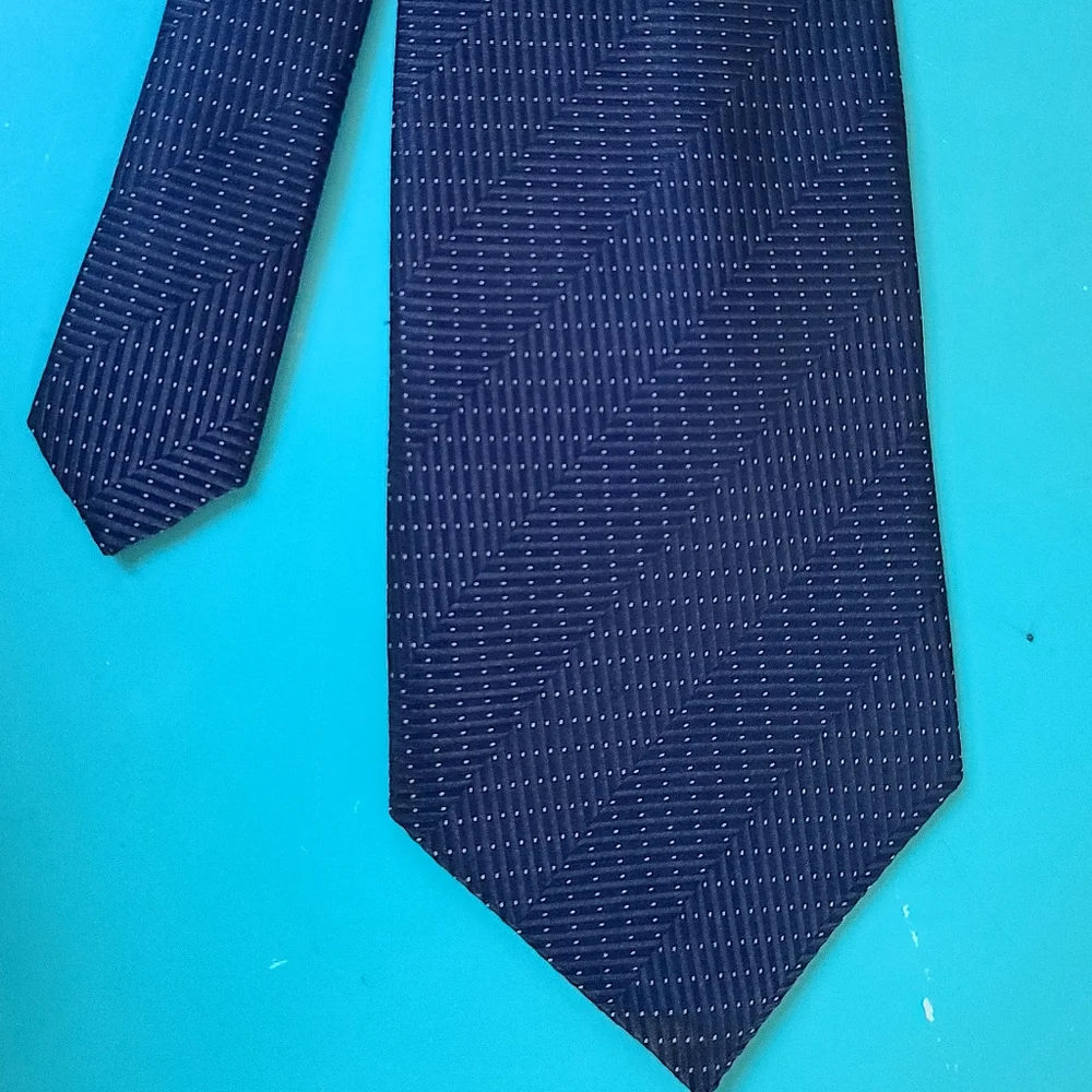 Geoffrey Beene GORGEOUS dark blue silk tie - Picture 3 of 5